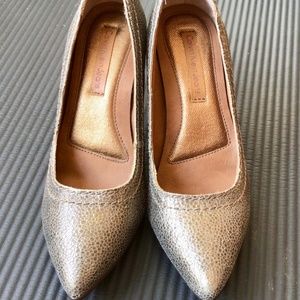 Calvin Klein Jeans Gold Leather heels sz 6